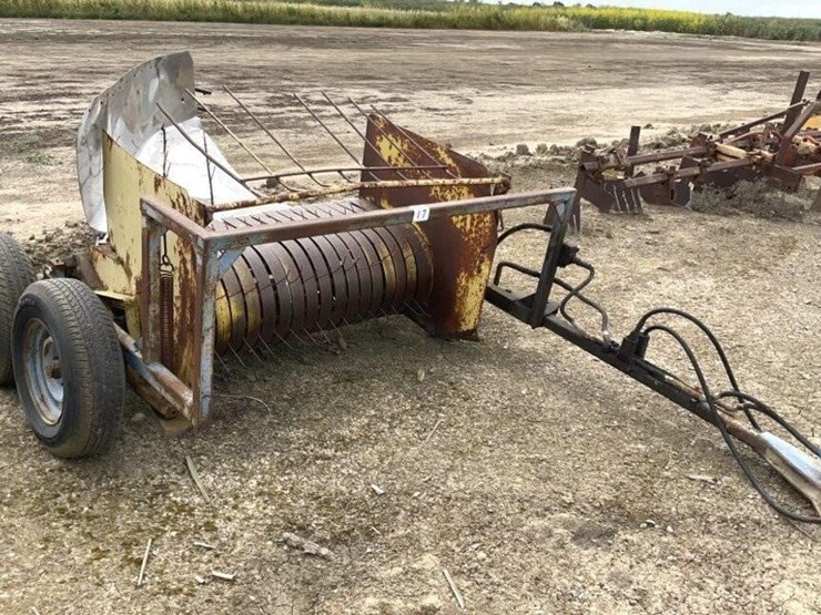 new-holland-5'-pull-hyd.-hay-turner-image-1