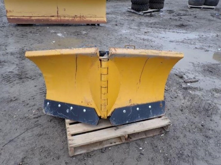 trackless-hydraulic-v-plow-image-2