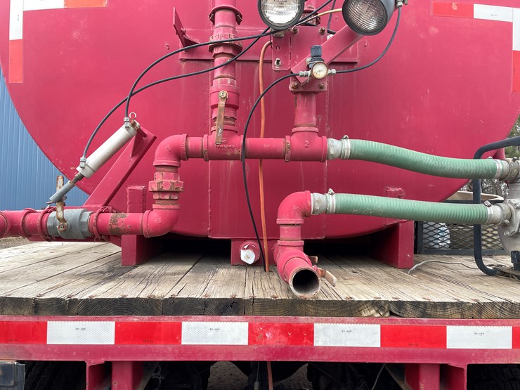 #216-•-1992-freightliner-water-truck-(has-mn-title)-(mora,-mn)-image-44