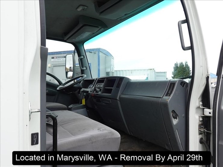 2016-isuzu-nqr-image-3