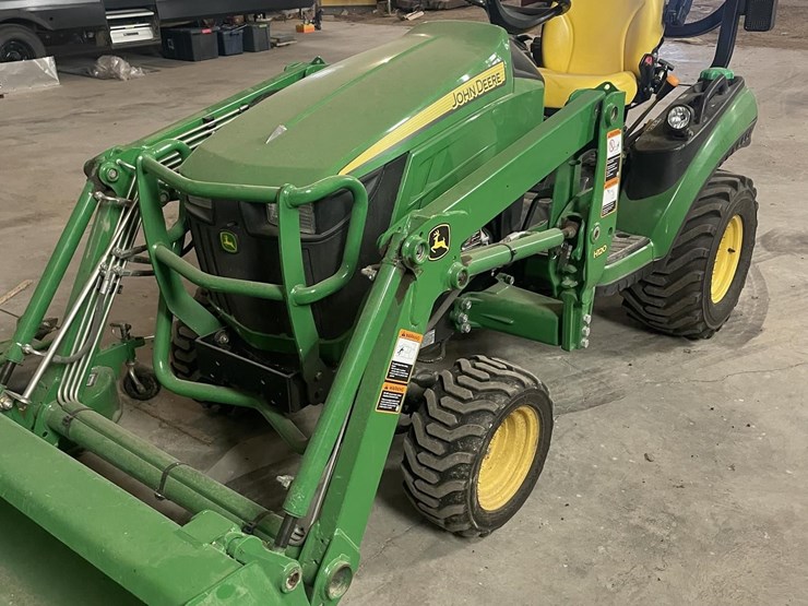 2017-john-deere-1025r-image-1