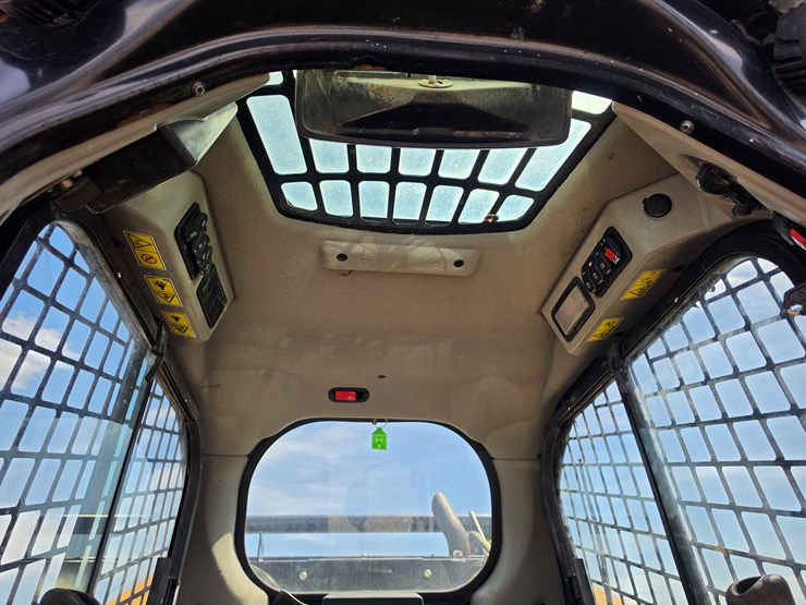 2021-caterpillar-299d3-image-8