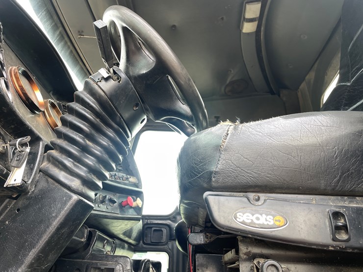 #240-•-2005-kenworth-truck-tractor-(has-mn-title)-(mora,-mn)-image-31