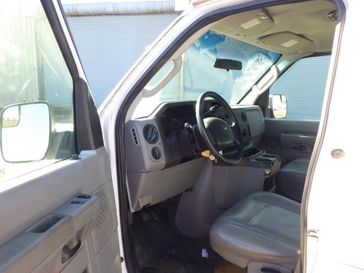 2011-ford-cargo-image-6