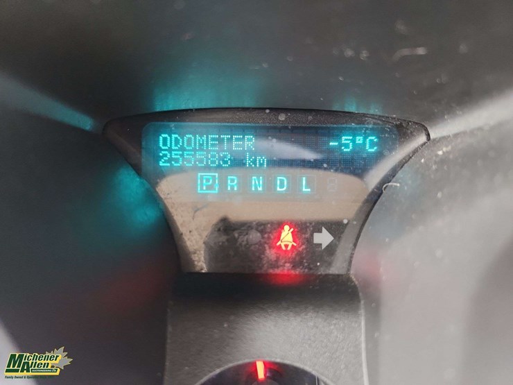 2011-chevrolet-traverse-ls-image-24