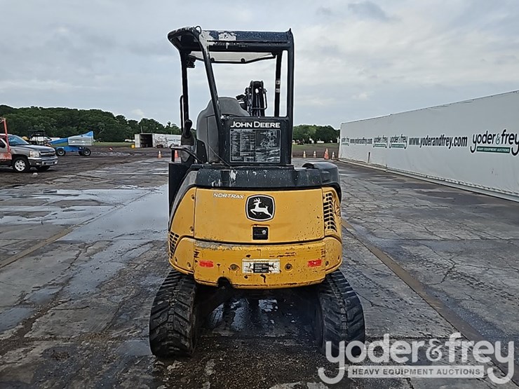 2015-deere-27d-image-28