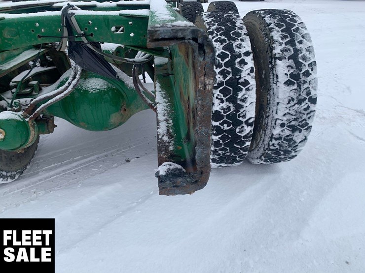 2003-freightliner-fl106-image-11