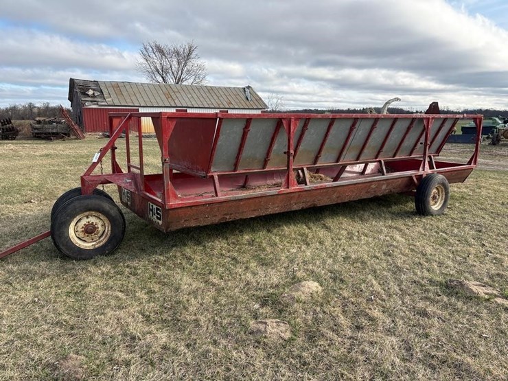 h&s-20'-tricycle-front-feeder-wagon-image-1