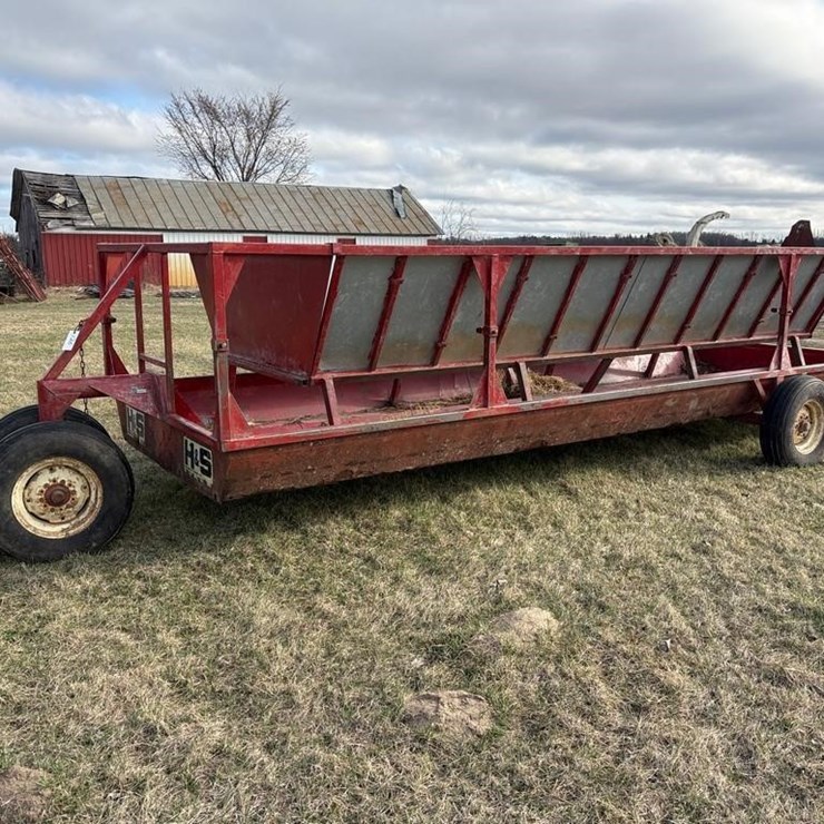H&S 20' Tricycle Front Feeder Wagon