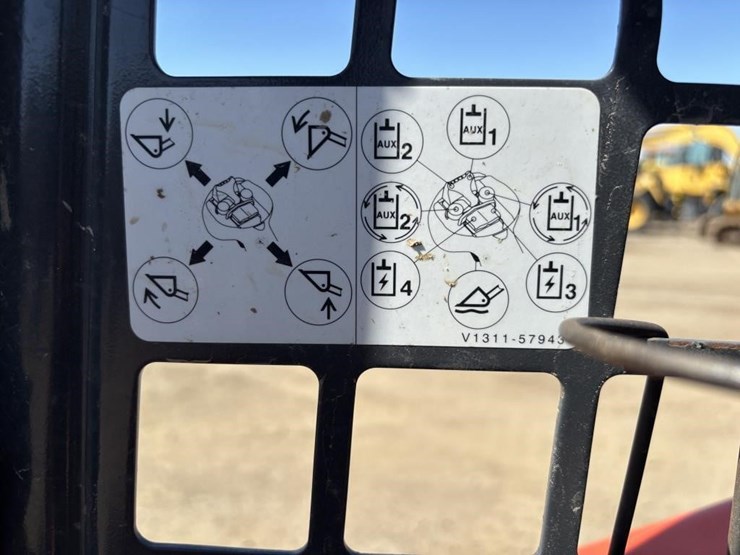 2018-kubota-ssv65-image-25