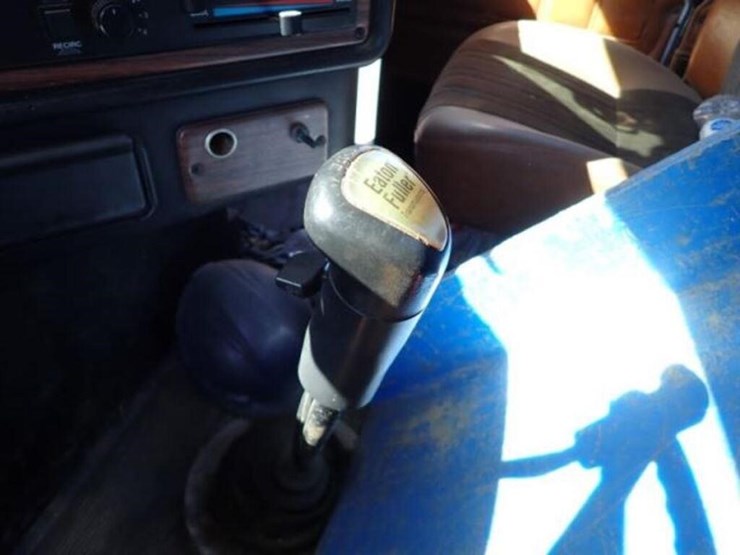 2001-freightliner-fld112-image-16