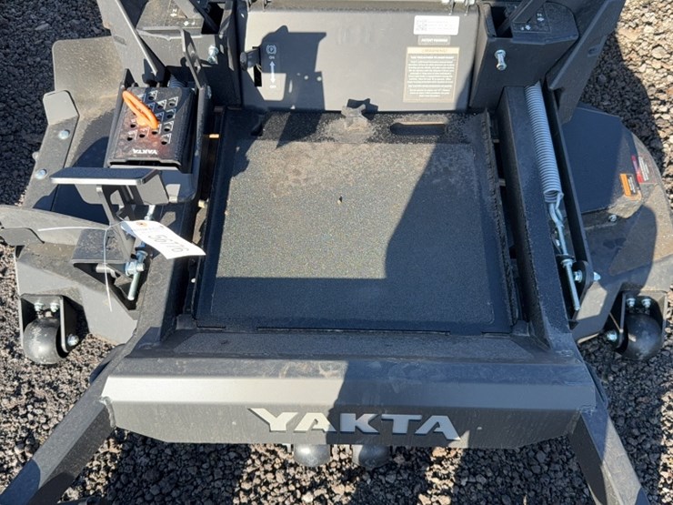 #4033-•-yakta-yxr-120-zero-turn-mower-image-5