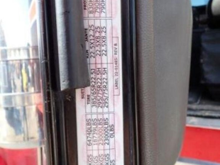 2014-peterbilt-389-image-10