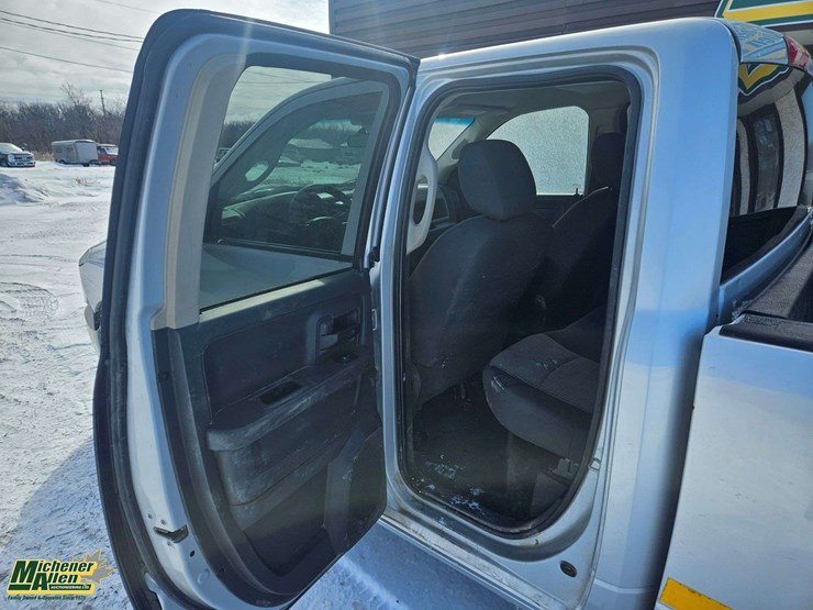 2012-dodge-1500-image-35