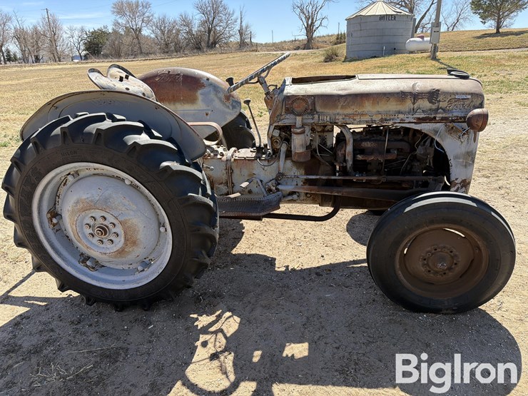 1950-ford-8n-image-4