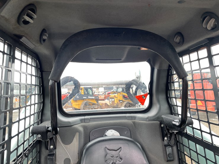 2018-bobcat-t740-image-32