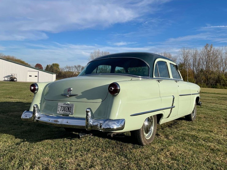 1953-ford-customline-sedan-image-3