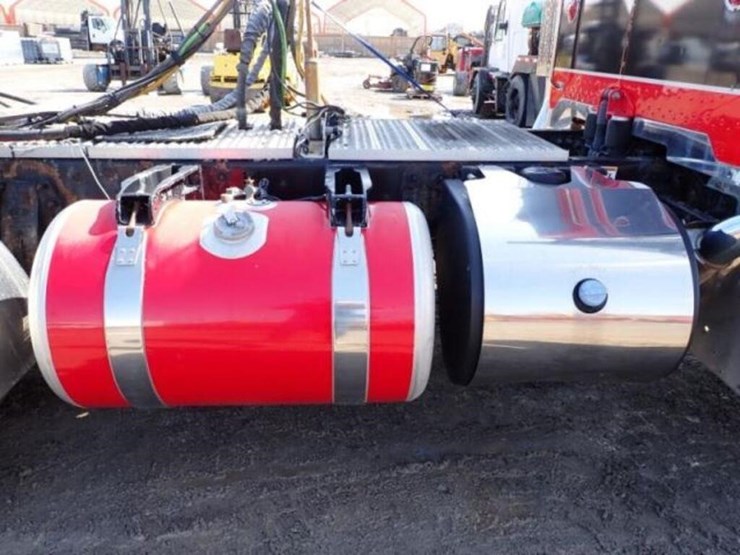 2014-peterbilt-389-image-60