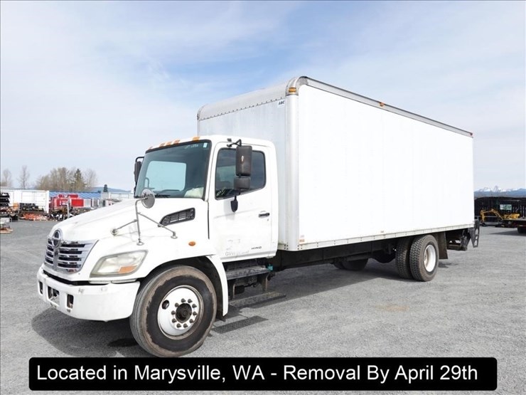 2009-hino-268-image-1