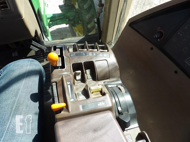 john-deere-8220-image-24