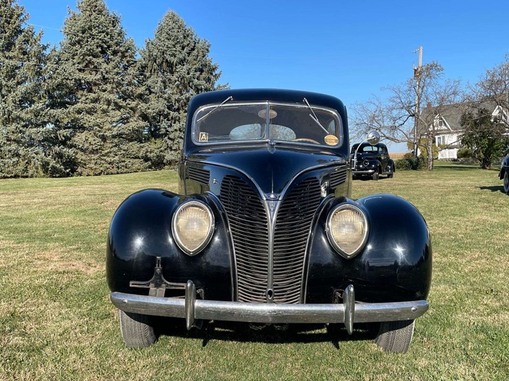 1938-ford-two-door-deluxe-sedan---original-car!-image-8