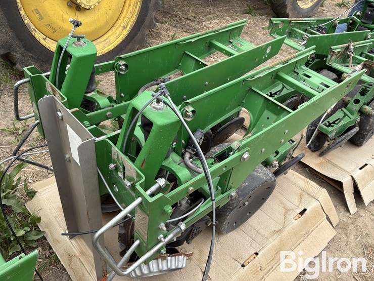 john-deere-12-image-13