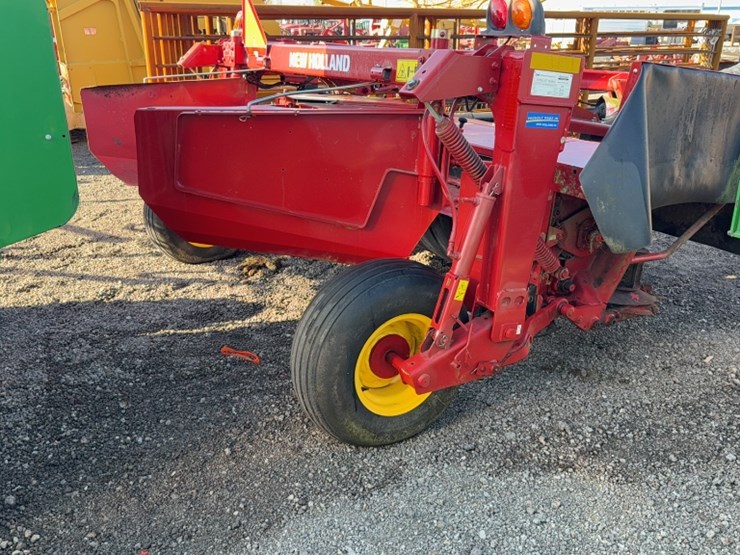 2019-new-holland-210-image-5