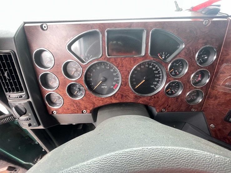 #236-•-2011-mack-semi-tractor-(title-in-delay)-(denmark,-wi)-image-41