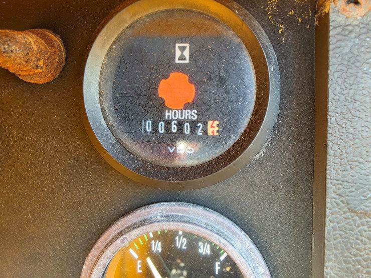 2007-dressta-td9m-image-13