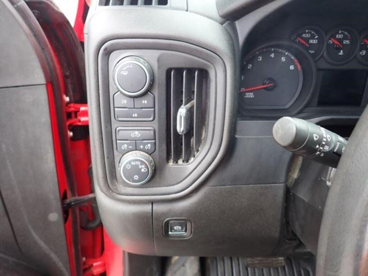 2022-chevrolet-2500hd-image-16