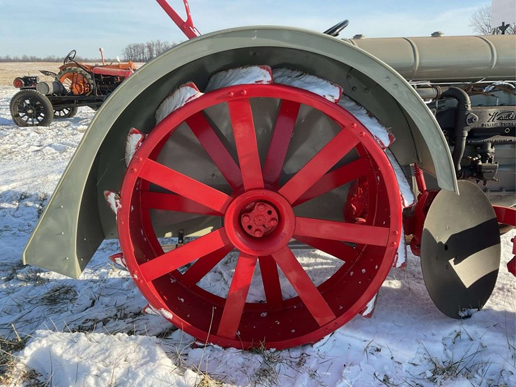 1925-fordson-with-mounted-terrace-plow-image-9