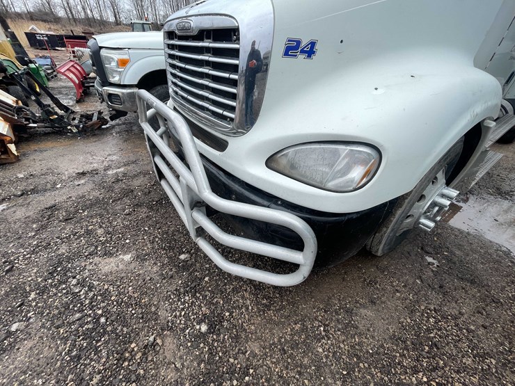 #238-•-2007-freightliner-semi-tractor-(title-in-delay)-(denmark,-wi)-image-7