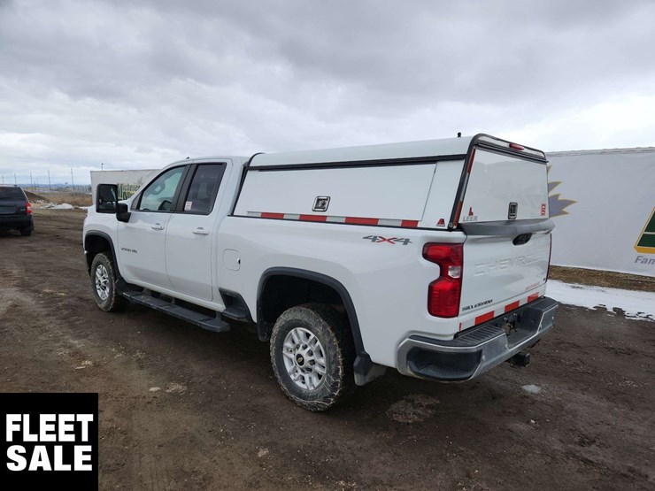 2021-chevrolet-silverado-2500hd-image-2