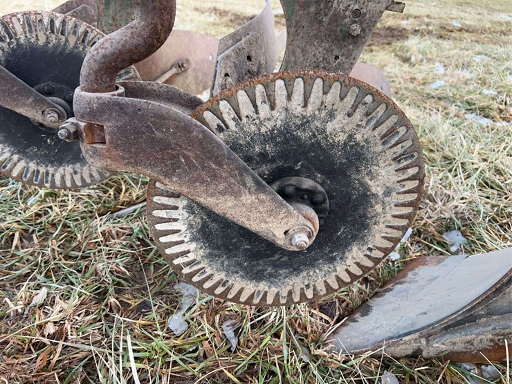 john-deere-four-bottom-plow-image-11
