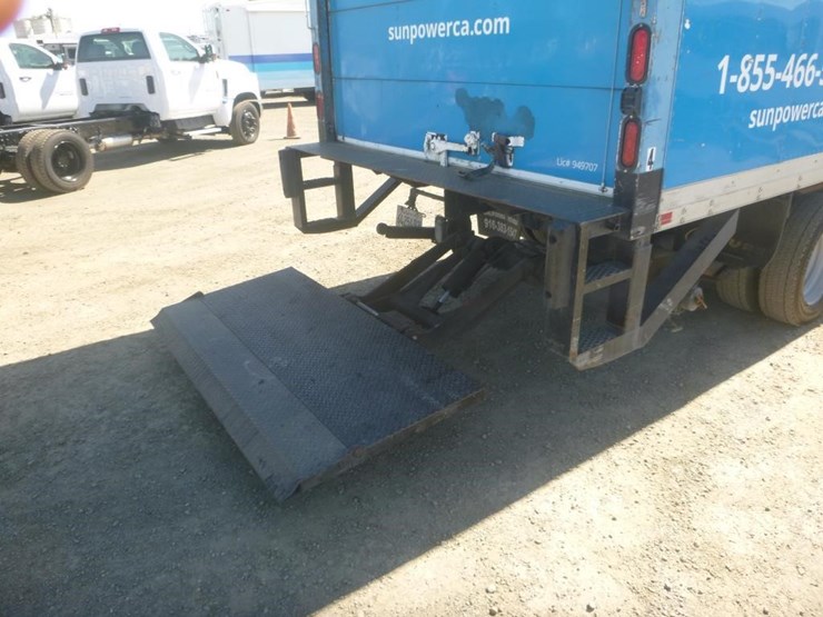 2021-ford-f550-image-8