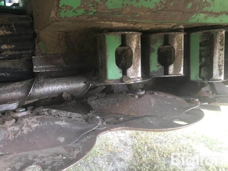 2019-john-deere-w235-image-13