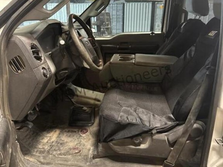 2014-ford-f550-image-26