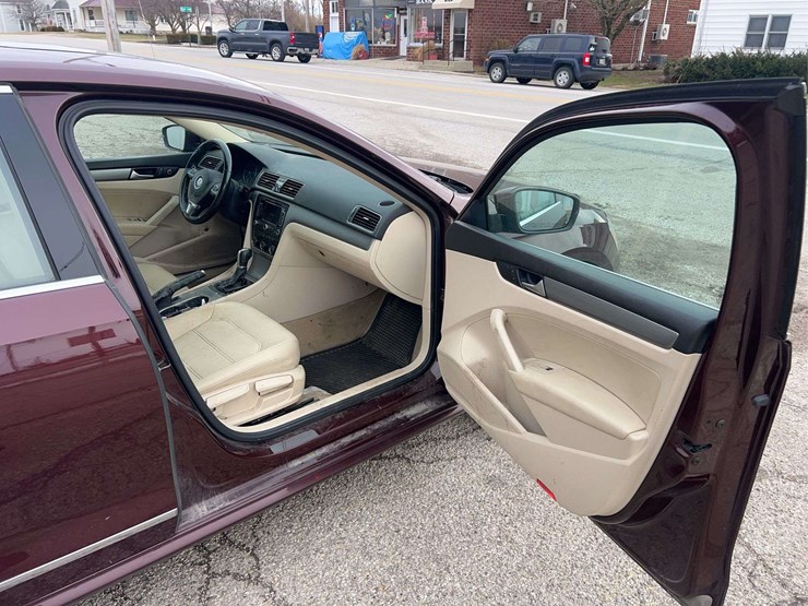 2014-volkswagen-passat-tdi-image-63