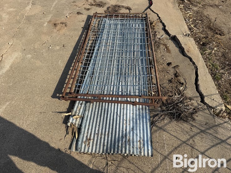 wire-gates-&-barn-tin-image-4