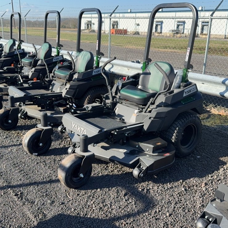 #4029 • YAKTA YXR 320 ZERO TURN MOWER