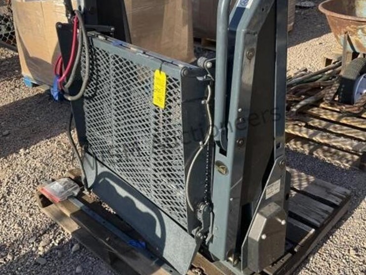 ricon-electric-wheelchair-lift-image-1