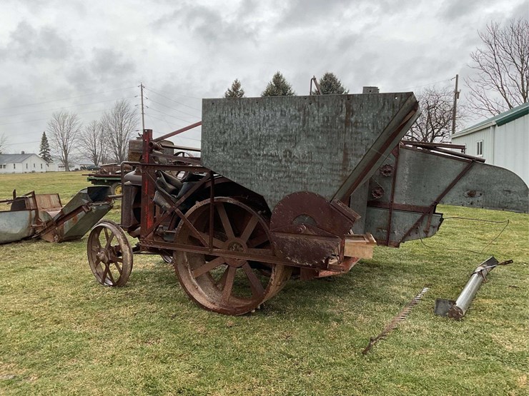fordson-with-mounted-gleaner-combine-image-9