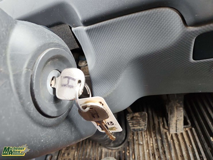 2016-isuzu-npr-image-9