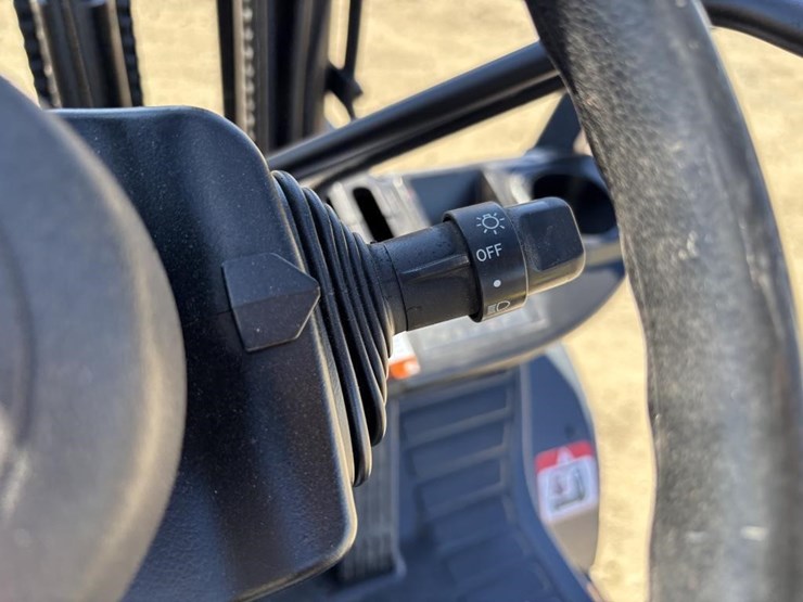 2017-toyota-8fgu30-image-21