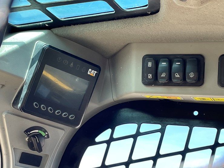 2019-caterpillar-259d3-image-32