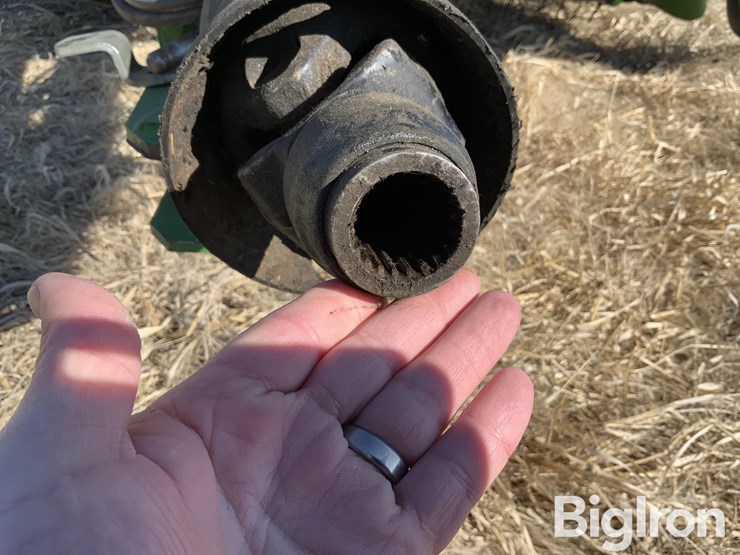 2019-john-deere-560m-image-16