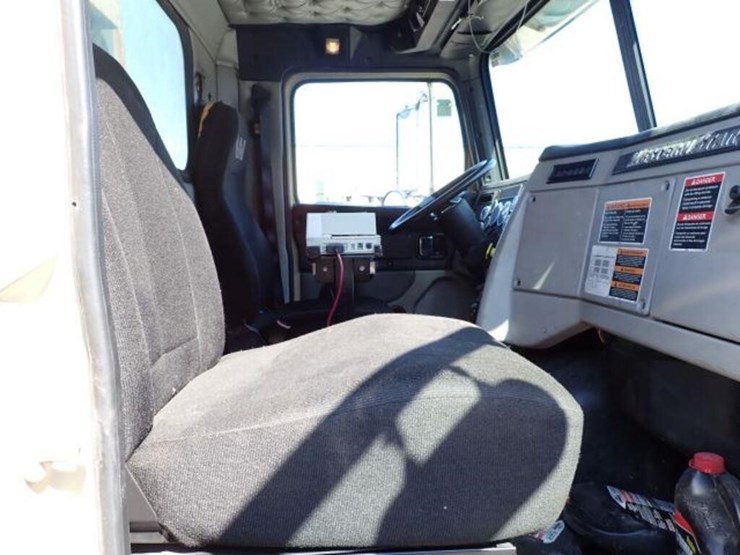 2017-western-star-4700sb-image-42