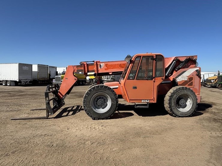 2014-jlg-8042-image-5