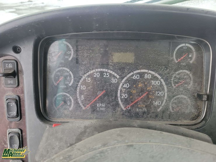 2008-freightliner-m2-106-image-14