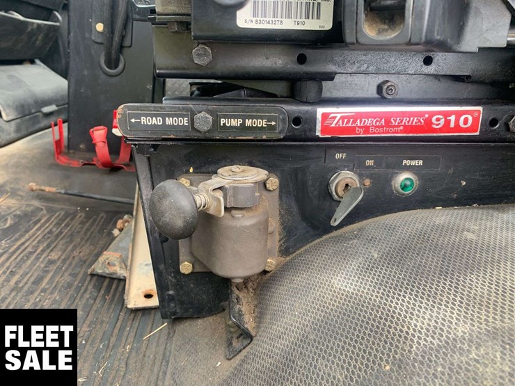 2003-freightliner-fl106-image-15